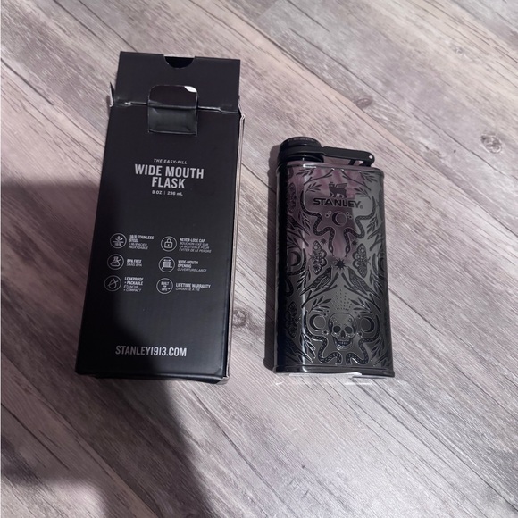 Stanley Deadly Damask The Halloween Easy-Fill Flask - Picture 5 of 7